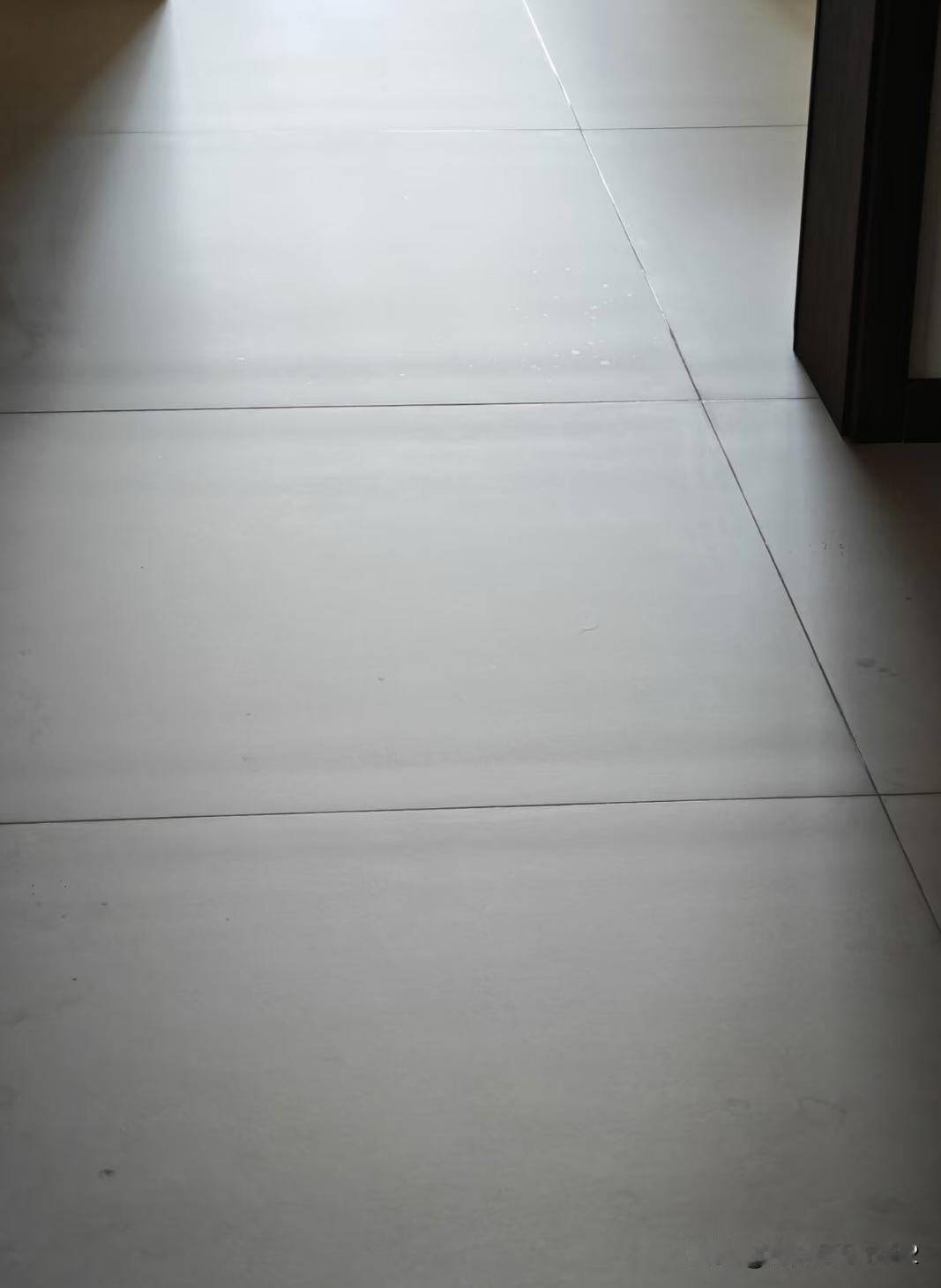 纠结要不要铺柔光砖的可以看一下。这是我入住了3个月的柔光砖的情况，个人觉得是缺