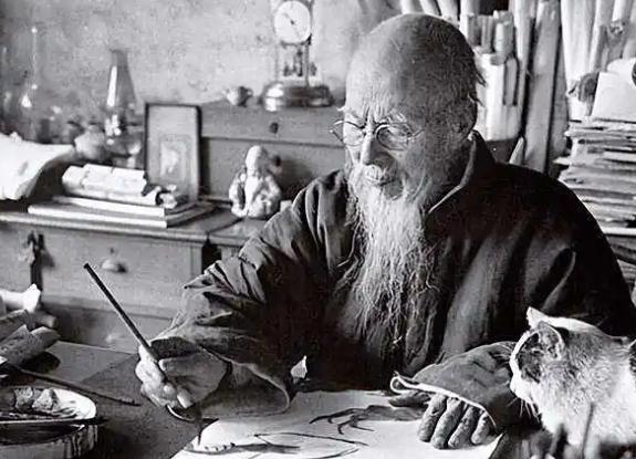 1952年的一天，快90岁的齐白石不知哪里来的力气，一把将25岁的新凤霞拉进卧室