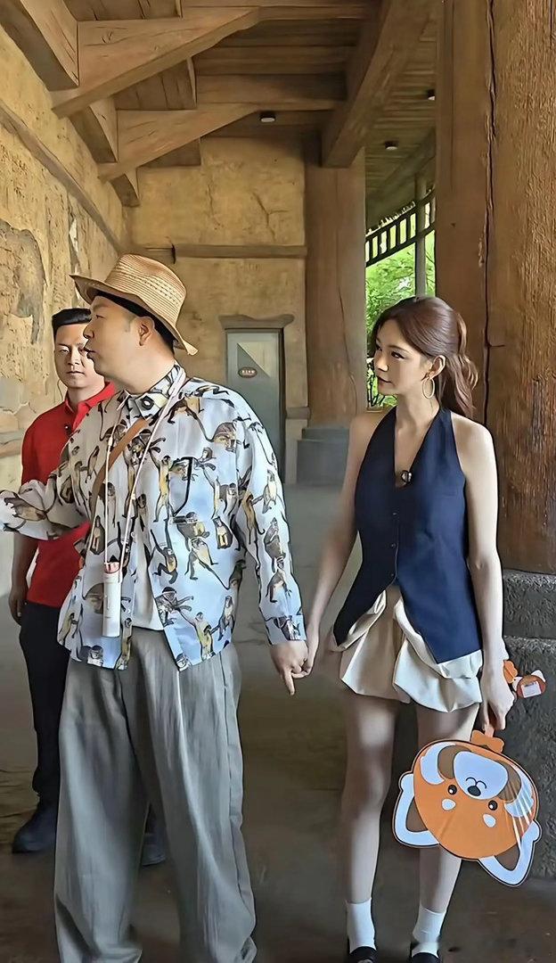 不怪那么多人想娶她，真人不仅长得漂亮，身材比例也很好！