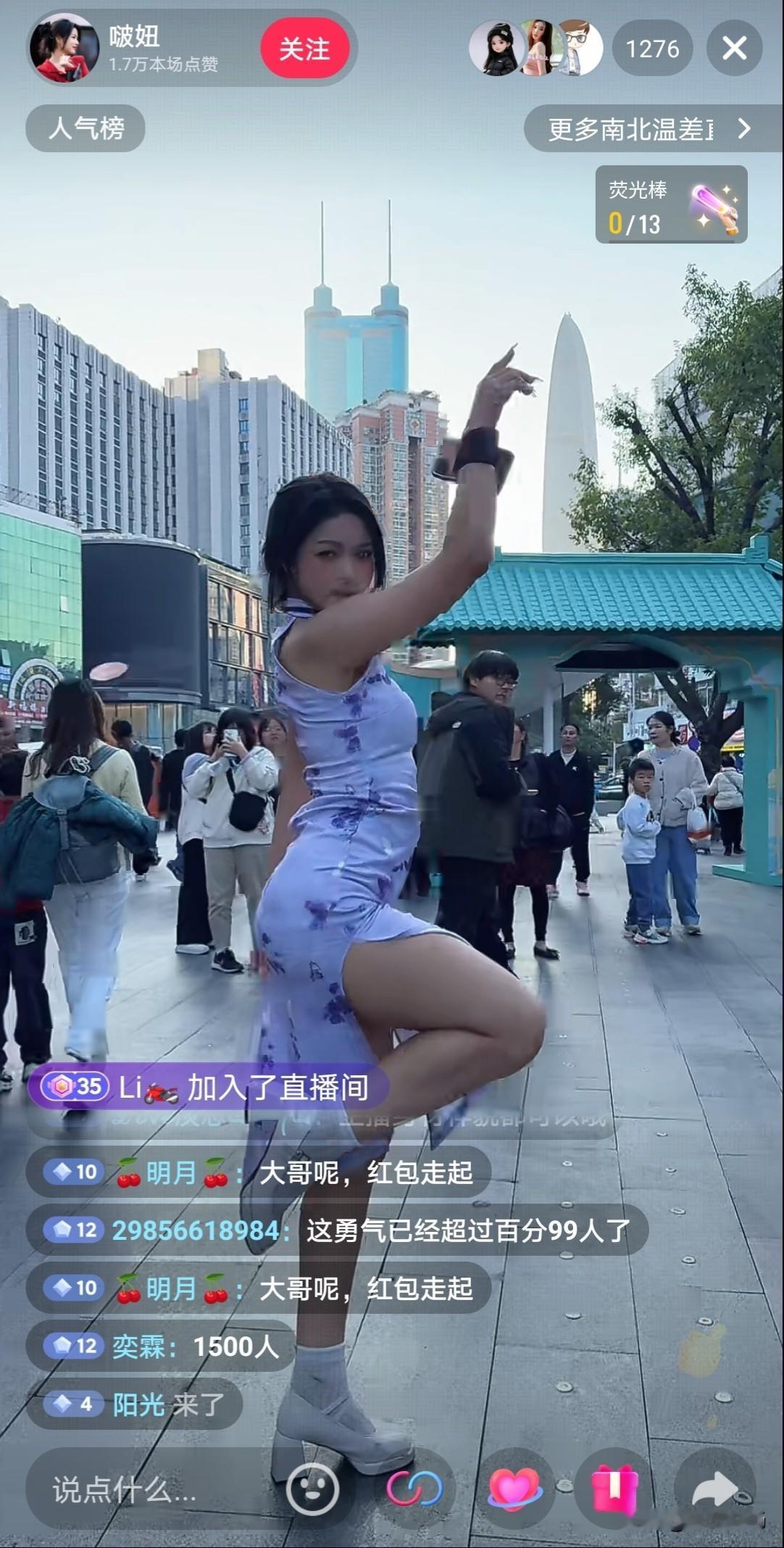 印象中，深圳东门一姐不是爆爆吗？怎么又换人了，换成了一个叫“啵妞”的，打开她主页