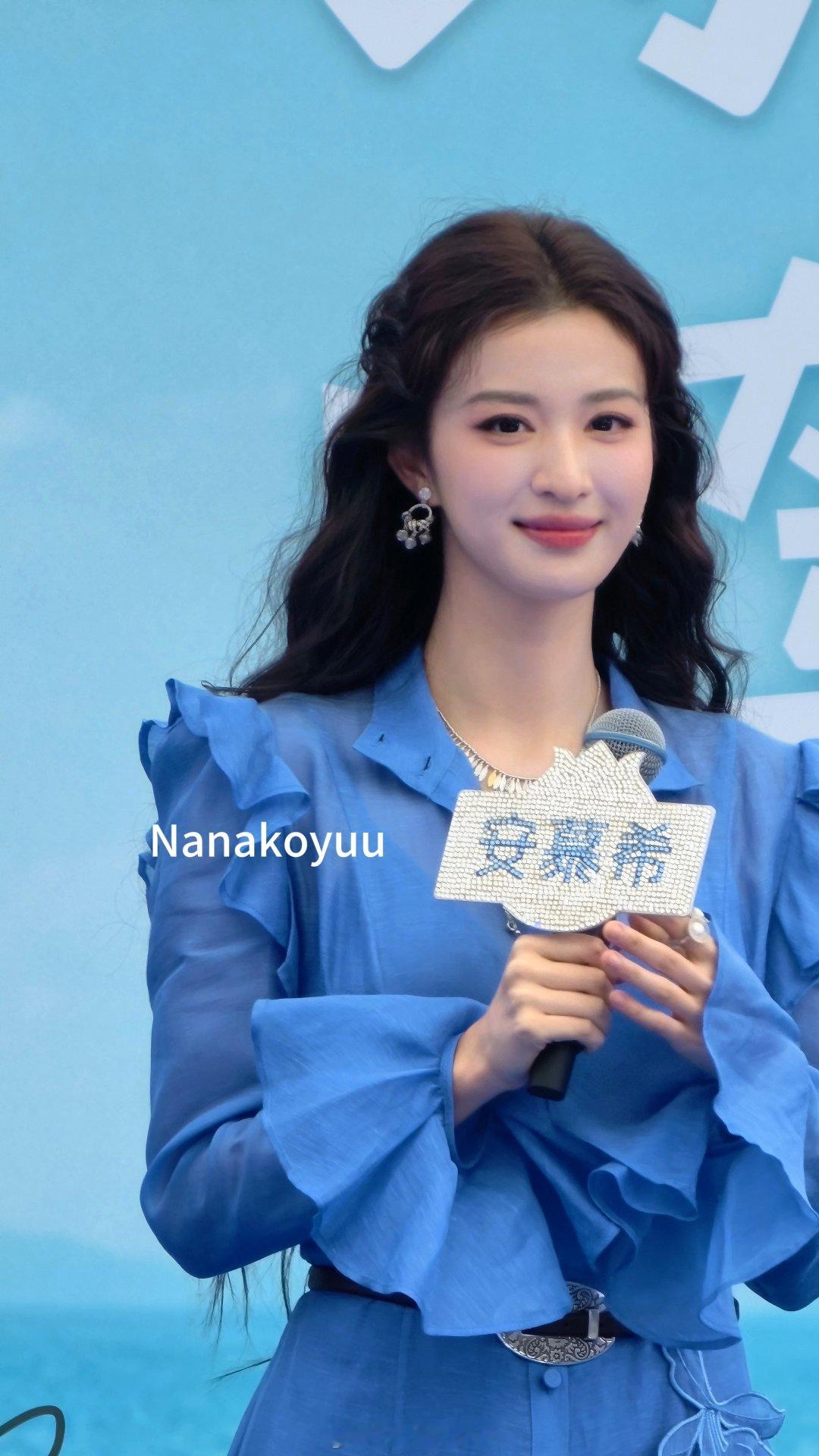 女神你随便吧[抱抱][抱抱][抱抱]（简直美鼠我也！！！）#王楚然川西氧气美人#​