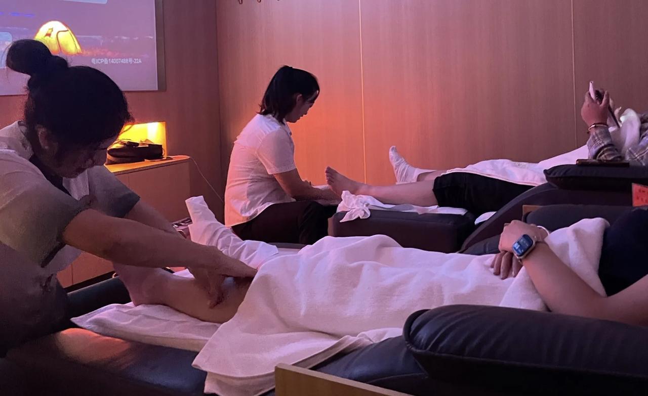 涨知识了，重庆有个足疗馆老板，明明只是个体工商户，按理说经商只有行贿的份，结果涉