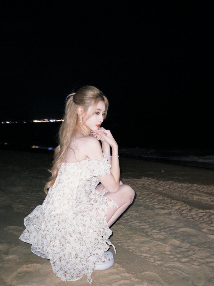 徐艺洋海边金发徐艺洋海边金发的造型也太美了吧！简直就是好像童话里面走出来的