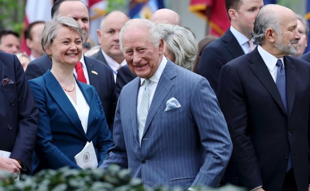 英国睡不着了。当地时间7月12日，中国驻英国大使馆公开批评英国，认为英国没有资格