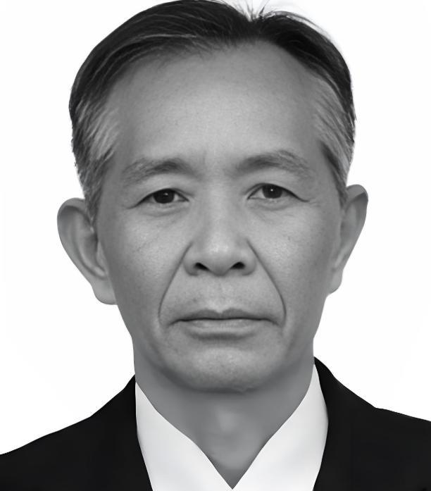2017年，一位退休法官在家中休息时，一个老头破门而入对其狂砍13刀，等警察赶到