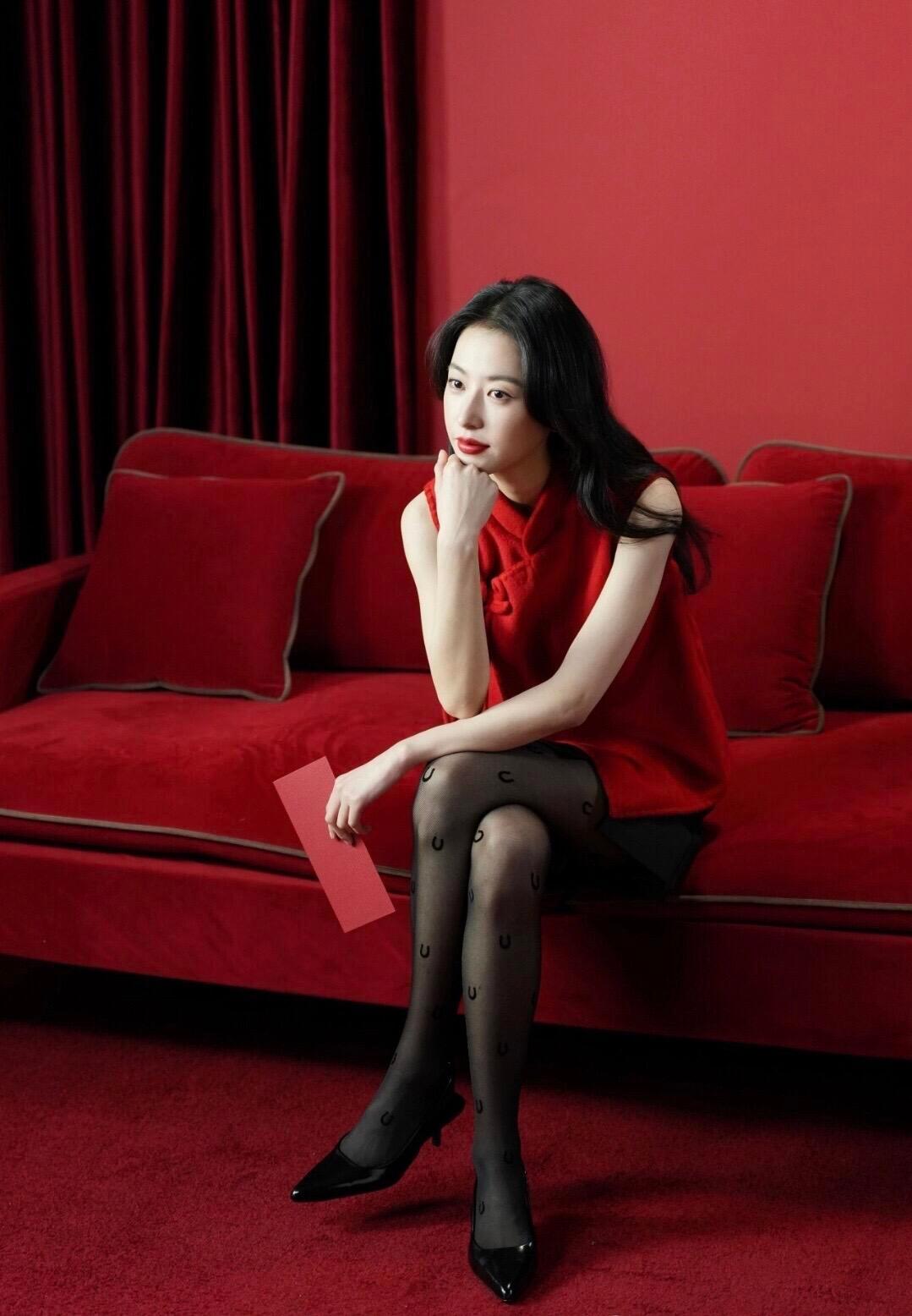 终于明白为何让周雨彤代言丝袜