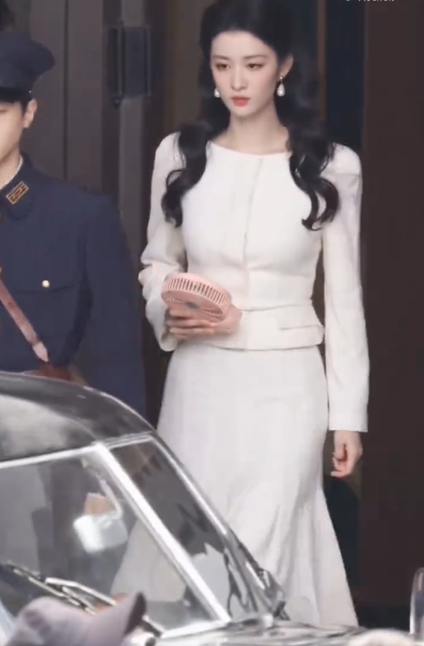 王楚然在大小姐赛道一骑绝尘王楚然的美是统一审美的那种美，没人可以忤逆的美貌。这