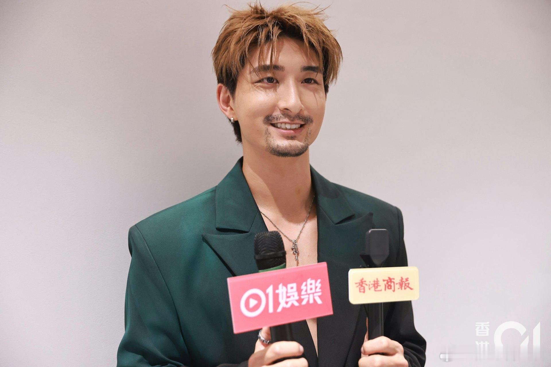 張馳豪「滄桑男」造型亮相自爆新Look未習慣：連遮瑕膏都唔使搽.歌手張馳豪日前