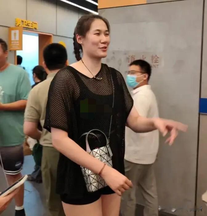 久违了！落选奥运的王云璐现身女排赛场边，内心一定这么认为[玫瑰]1.奥运会没