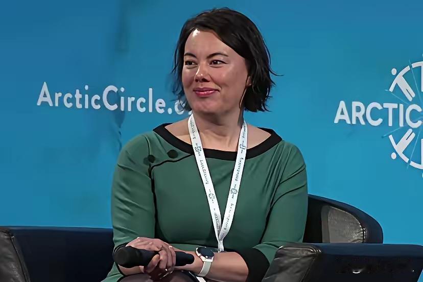 打脸！格陵兰部长怒呛美国：拦着中国合作，如今除了主权啥都能跟你谈北极惊雷炸