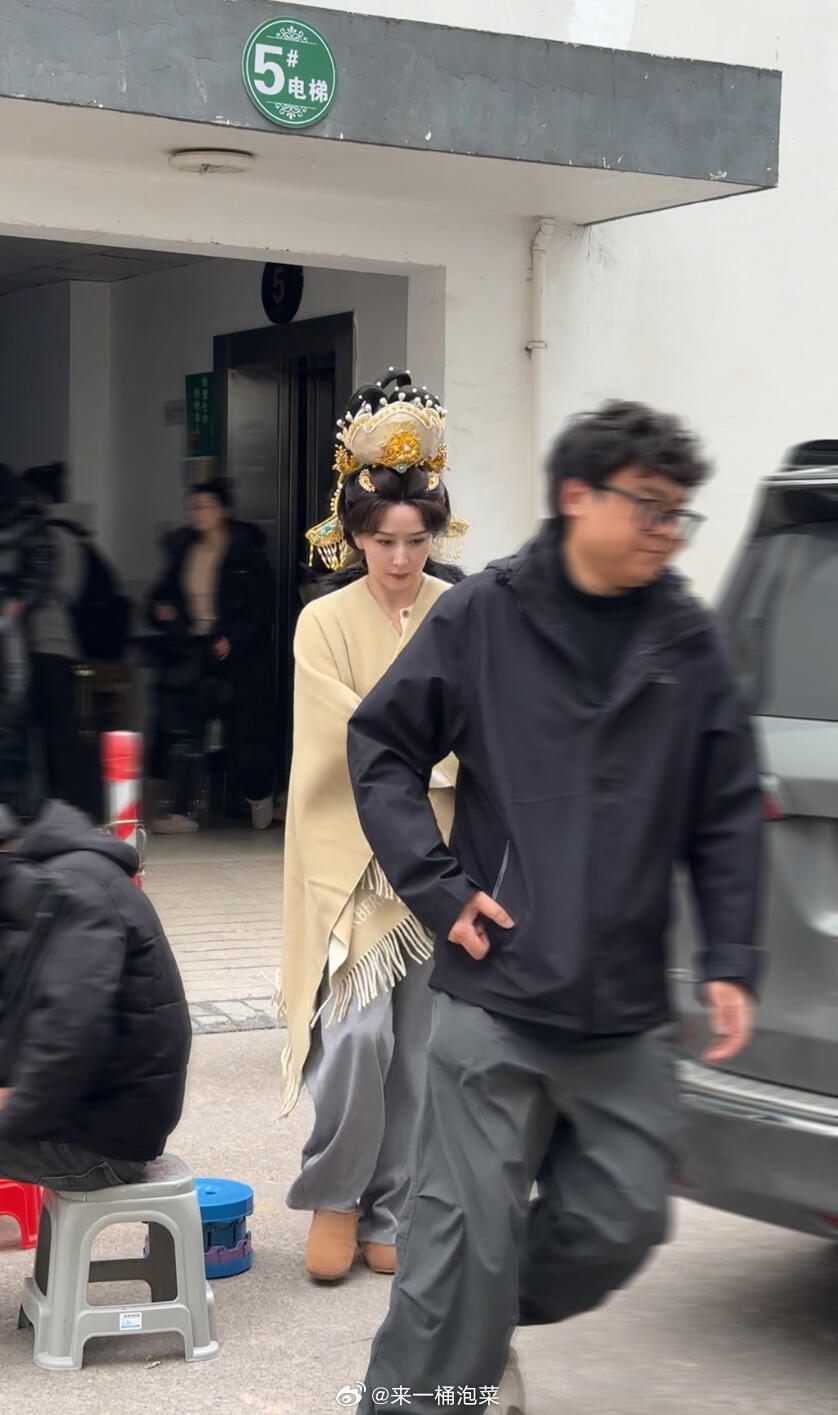 胡静金枝首套妆造这发饰有长公主内味儿了