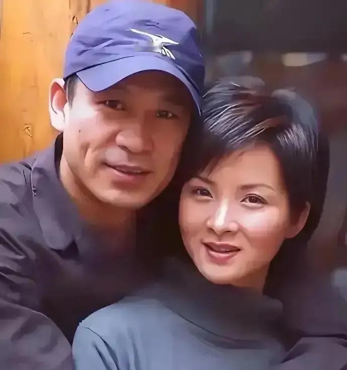 当年，27岁的谢兰嫁给大自己11岁的师小红，两人约好了丁克，不要孩子，因为她的父