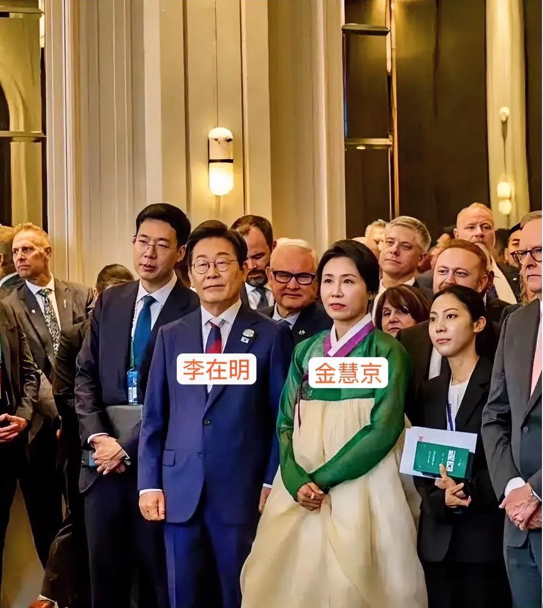 太尴尬啦！韩国总统李在明与第一夫人金慧京的七国集团（G7）首脑峰会之行，突生波