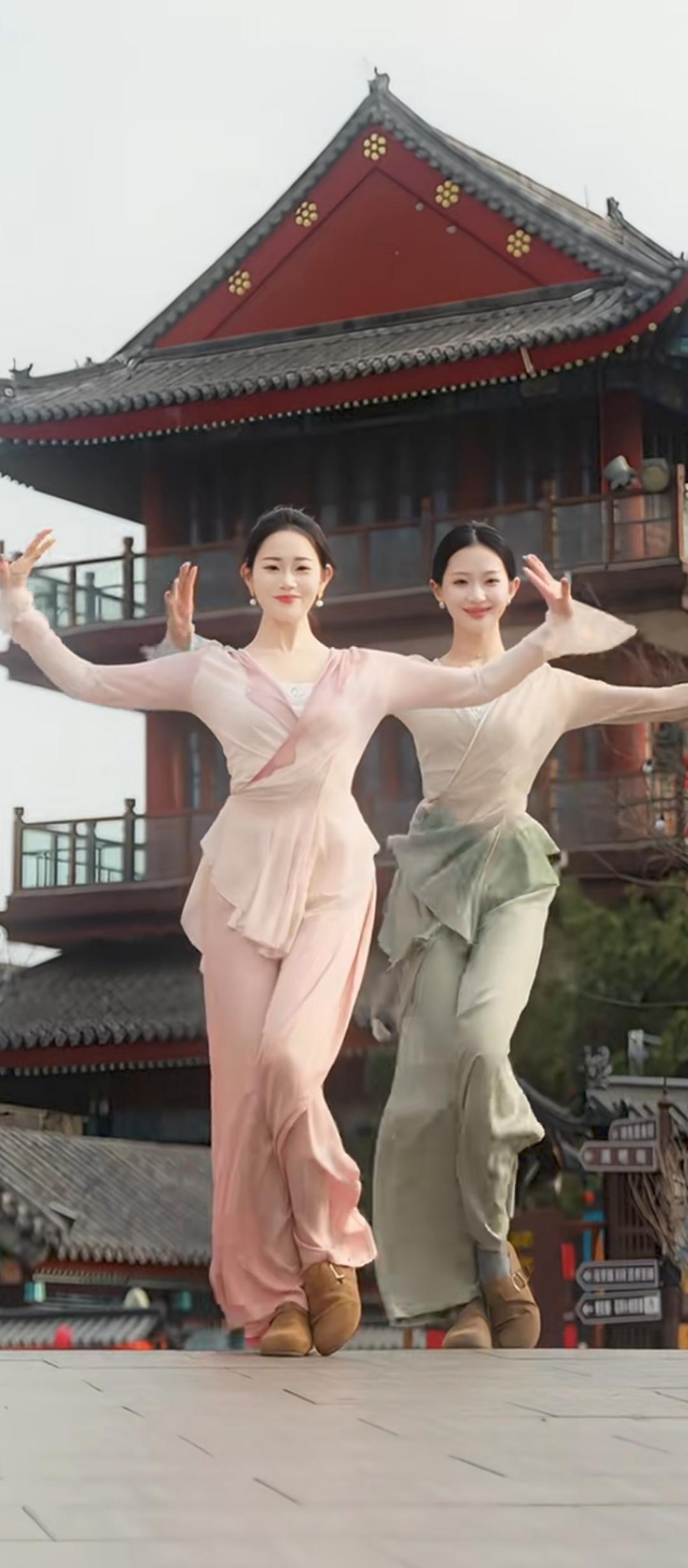 翩翩起舞，古韵悠长。