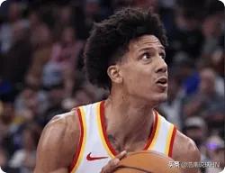 老鹰队没有特雷杨，那是真的猛，因为2位被低估的前锋！1、杰伦约翰逊，身高20