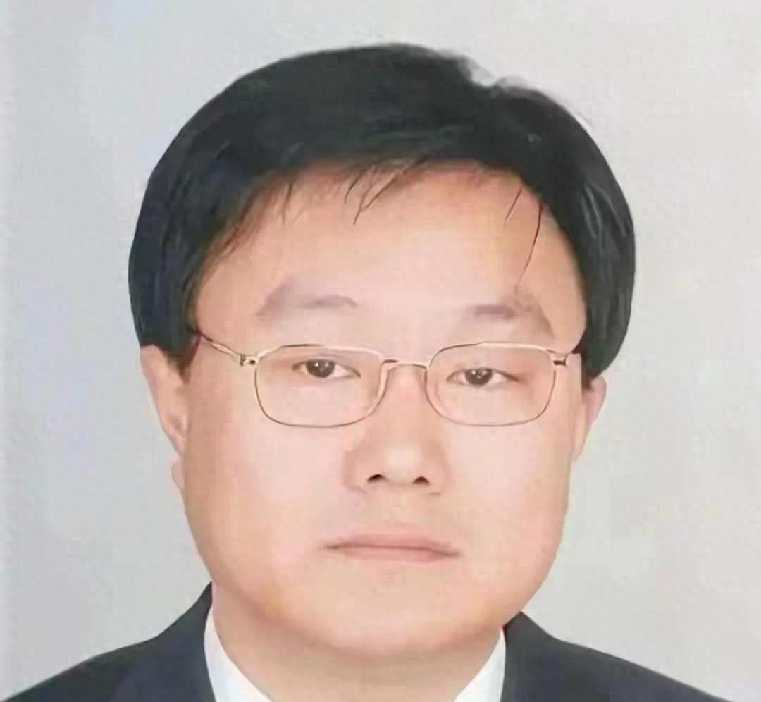 我们辽宁的一个官员，从啤酒厂技术员到副厅官员，在五一小长假前4月29号，被查了！