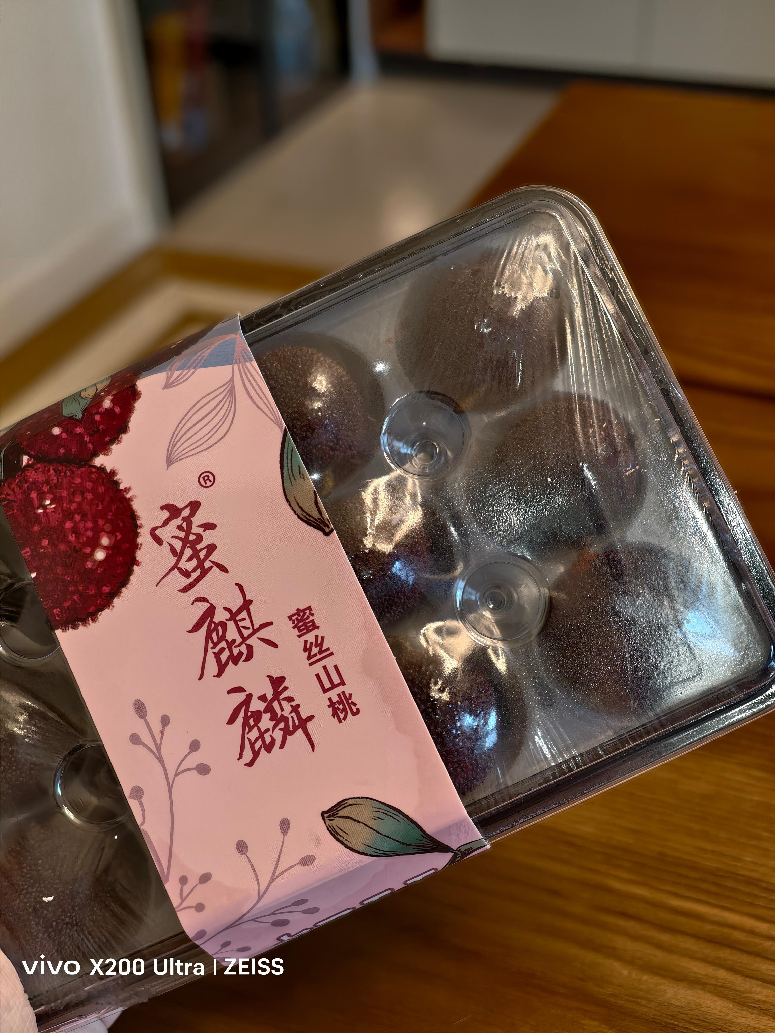 收到了的投喂，来自云南的杨梅！颗颗酸甜可口，每一小豆果肉上都汁水饱满，杨梅味浓郁