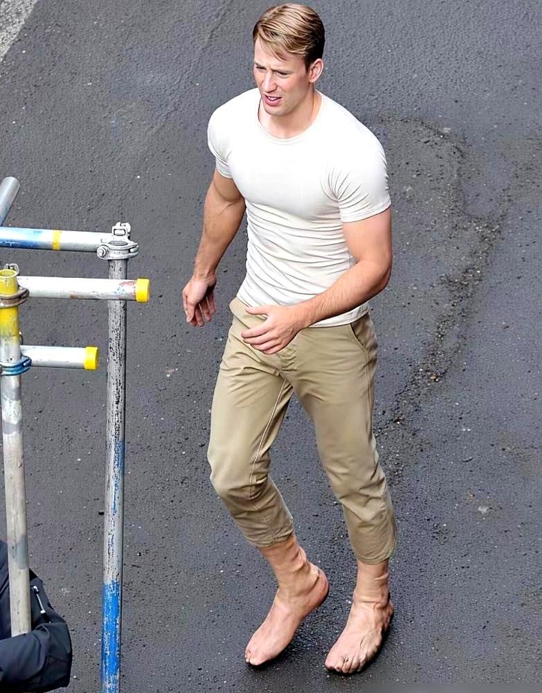 一直以为好莱坞电影里演员真拼，看完才发现被骗了！还记得《美国队长》里，克里斯