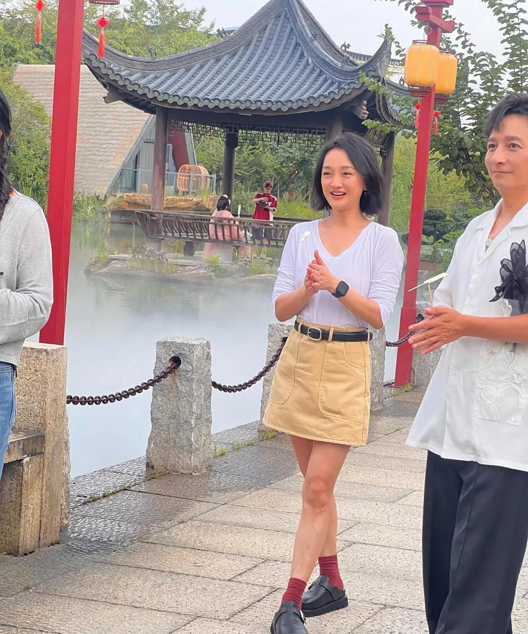 周公子身高161m，51岁的她状态还是很好！有种知性美。