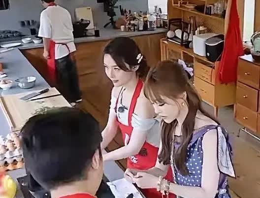 祝绪丹说：母亲节我给我妈转钱，刚发过去，我妈就点了，就已接收，我