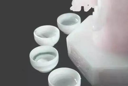 1971年，为展现中华文化，宾馆用国宝九龙杯招待外宾，不料一位外宾竟趁此机会偷走
