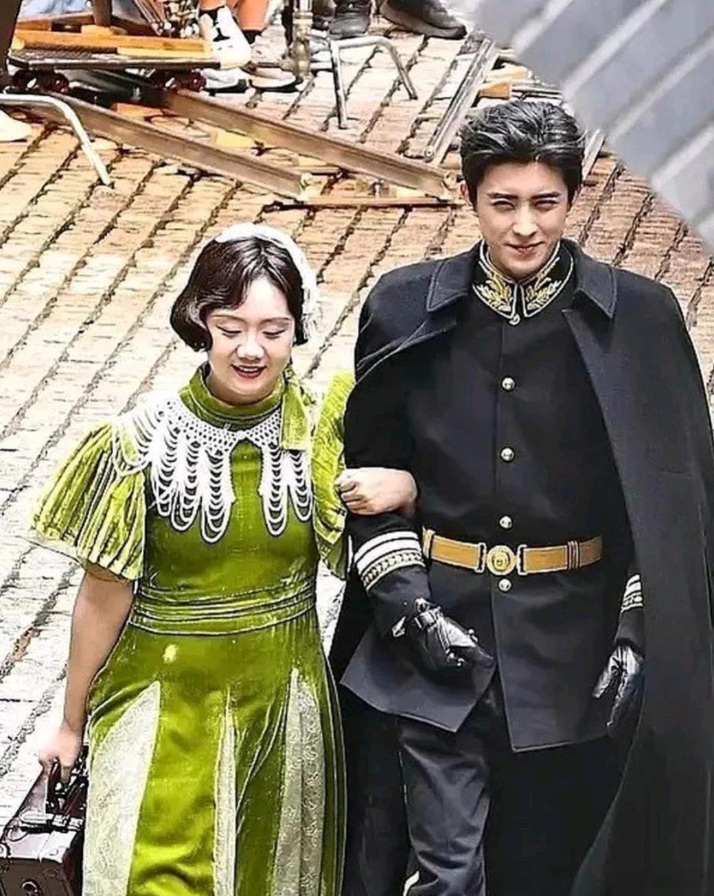 这就是几乎没有女演员敢和鞠婧祎饰演同一个角色的原因，敖瑞鹏脸上的表情都藏不住了。