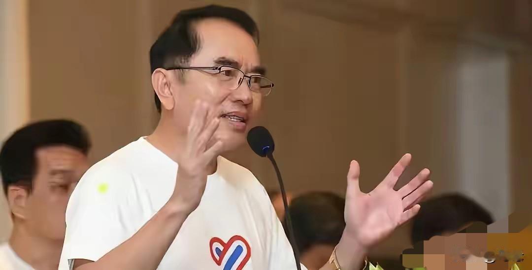 12月16日，泰国“忠诚泰党”负责人瓦隆·德杰维格朗姆率团直奔中国驻泰使馆，一句