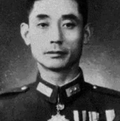 1941年，方天升任国民党第18军军长后，嚣张至极，尤其是对前任军长彭善的亲信打
