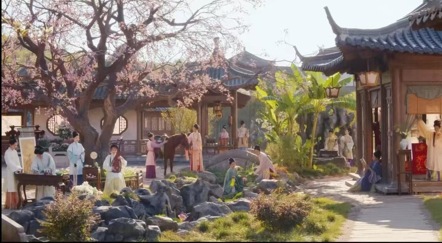 兰香如故结局一堆坟一集又一集的告别太虐心。一个个鲜活的角色陆续退场，时代洪流之