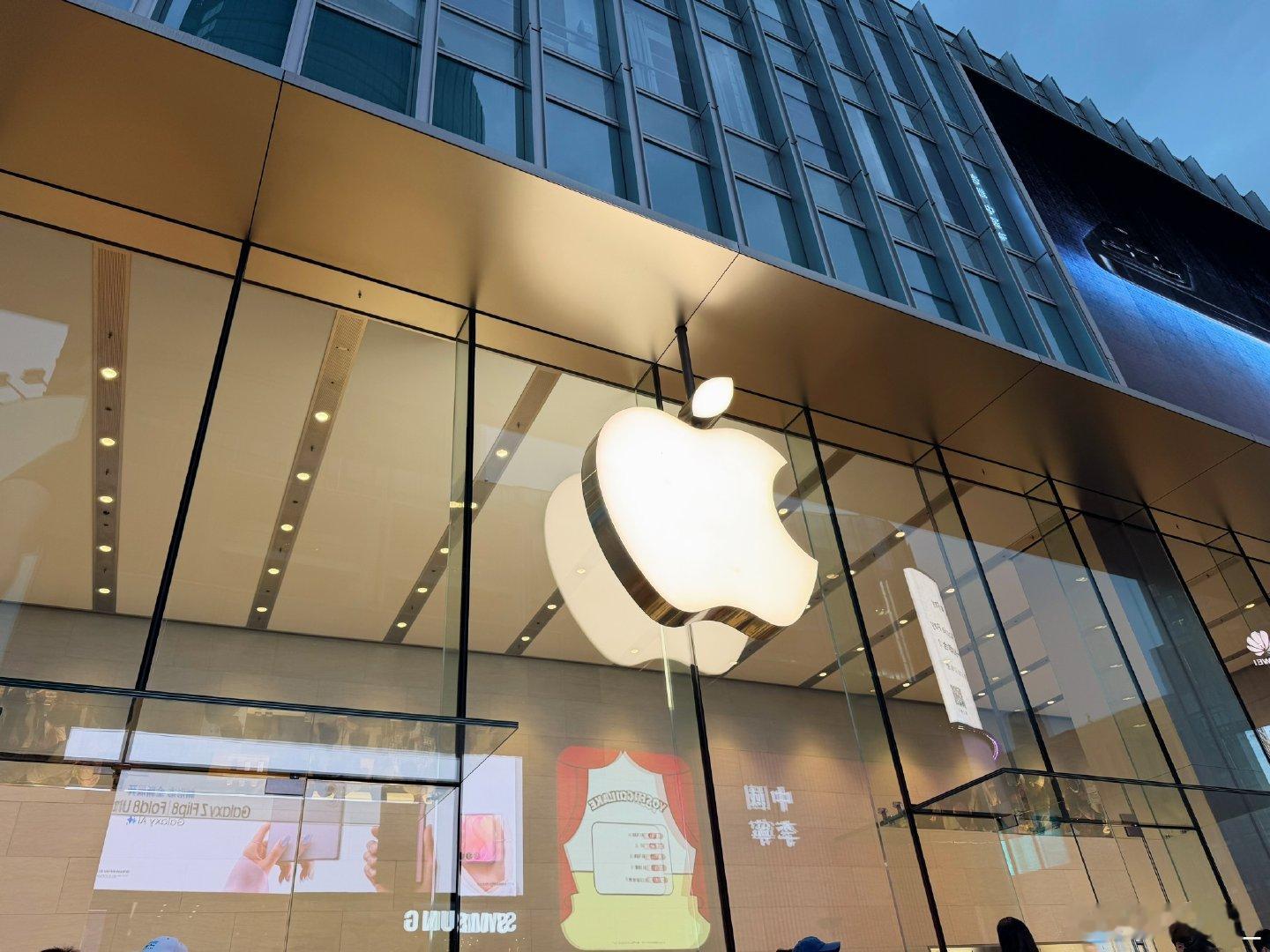 iPhone18pro系列新配色展示今年最喜欢的依然是银色！好看的！​