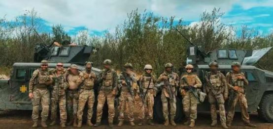 事情做得太绝了，大批西方和美洲雇佣军，正在争先恐后逃离乌克兰！乌克兰军方宣布，所