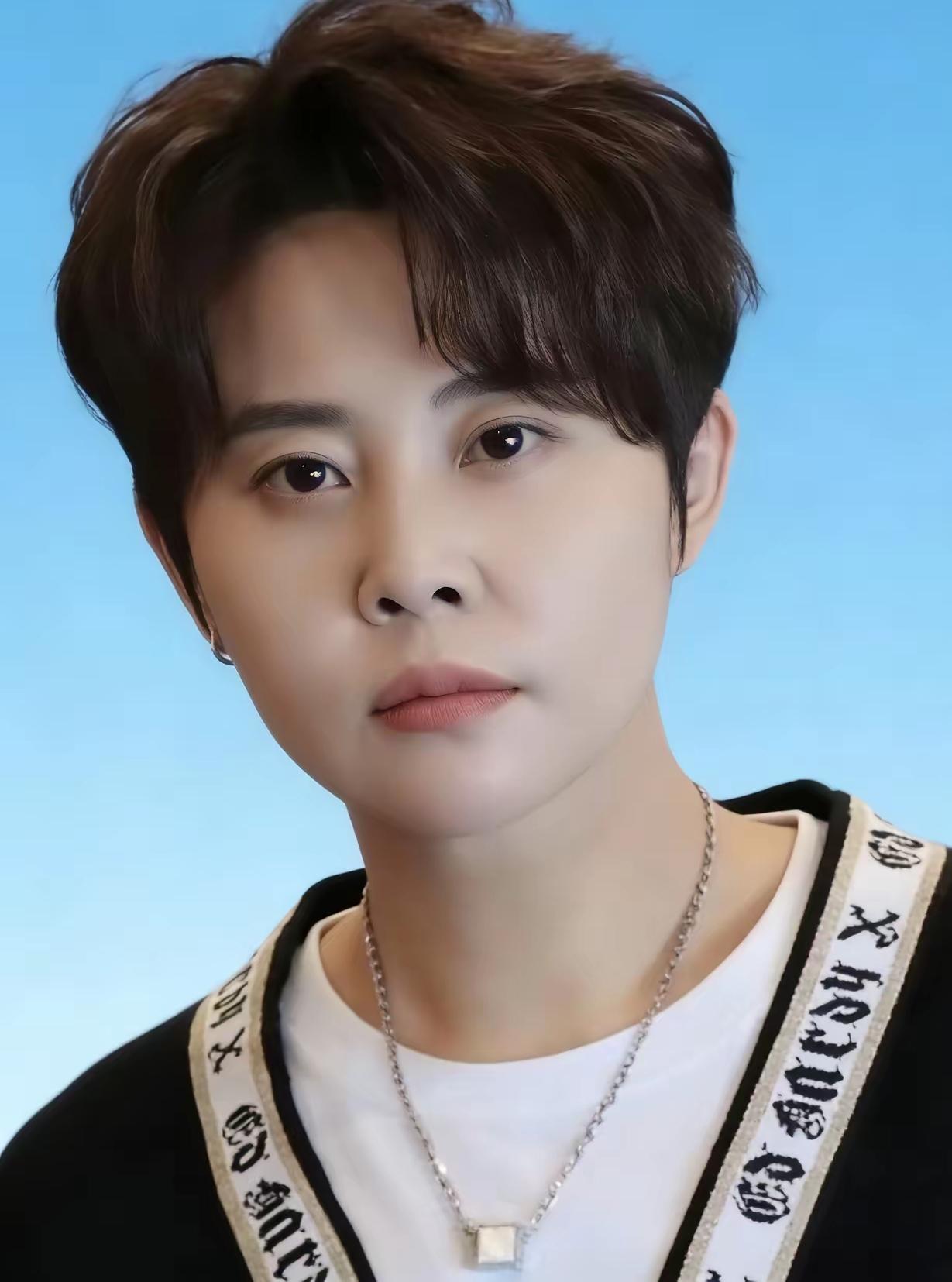 记者追问王濛，你既然开了个互联网公司，怎么不多招流量网红，王濛回复让人想不到，她