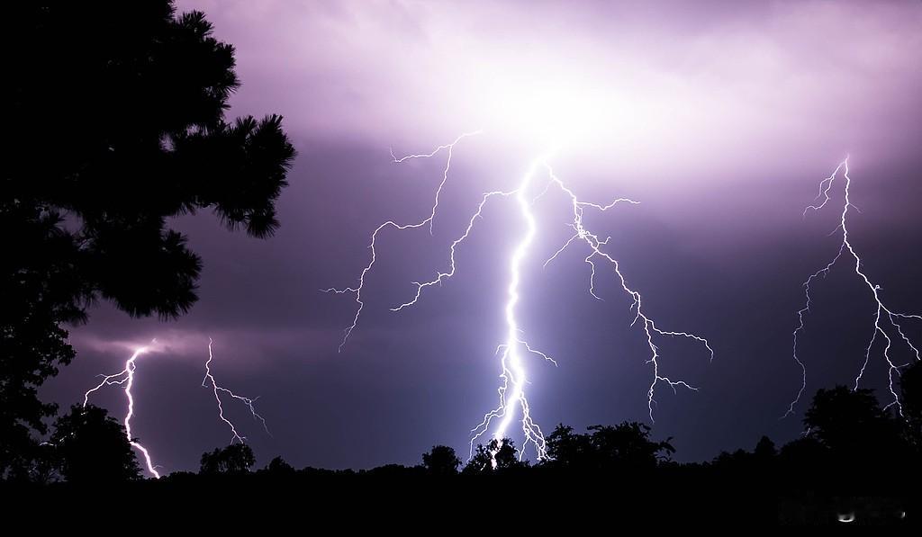 周末炸雷！7只A股集体官宣退市风险警示，多股明日停牌披星戴帽！2026年4