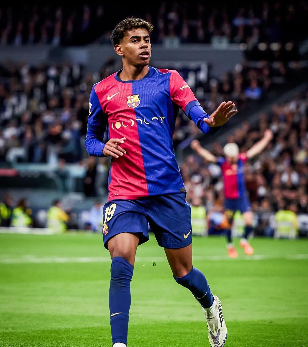 太难了!亚马尔长得实在是太高了,再长五公分亚马尔就要变成普通球星了!没想到身高成