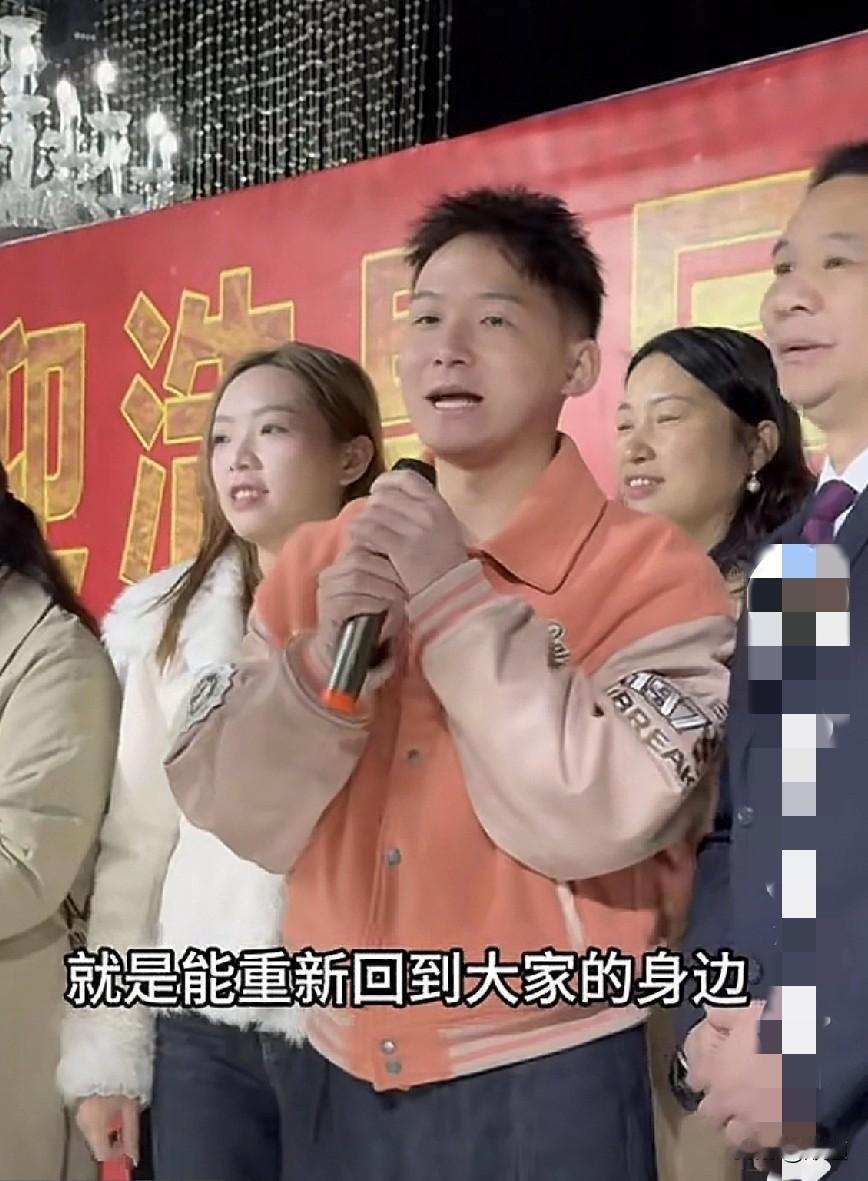 谢浩男妈妈许建华终于在自己的家乡给儿子举办了一场团圆宴，在老谢那里扳回一局。做