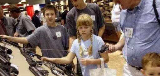 明明近4亿支枪在手，美国人造反为啥比登天还难？说白了，美国人手上的枪就是看着唬人