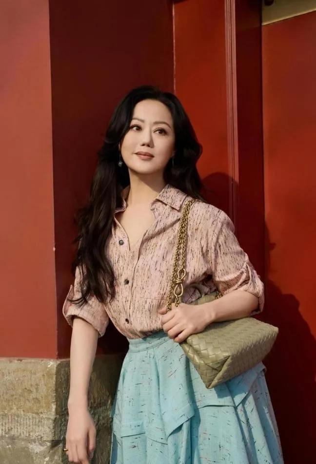 62岁章小蕙才是真正的“人间富贵花”吧！❤️被62岁章小蕙的故宫随拍美到了