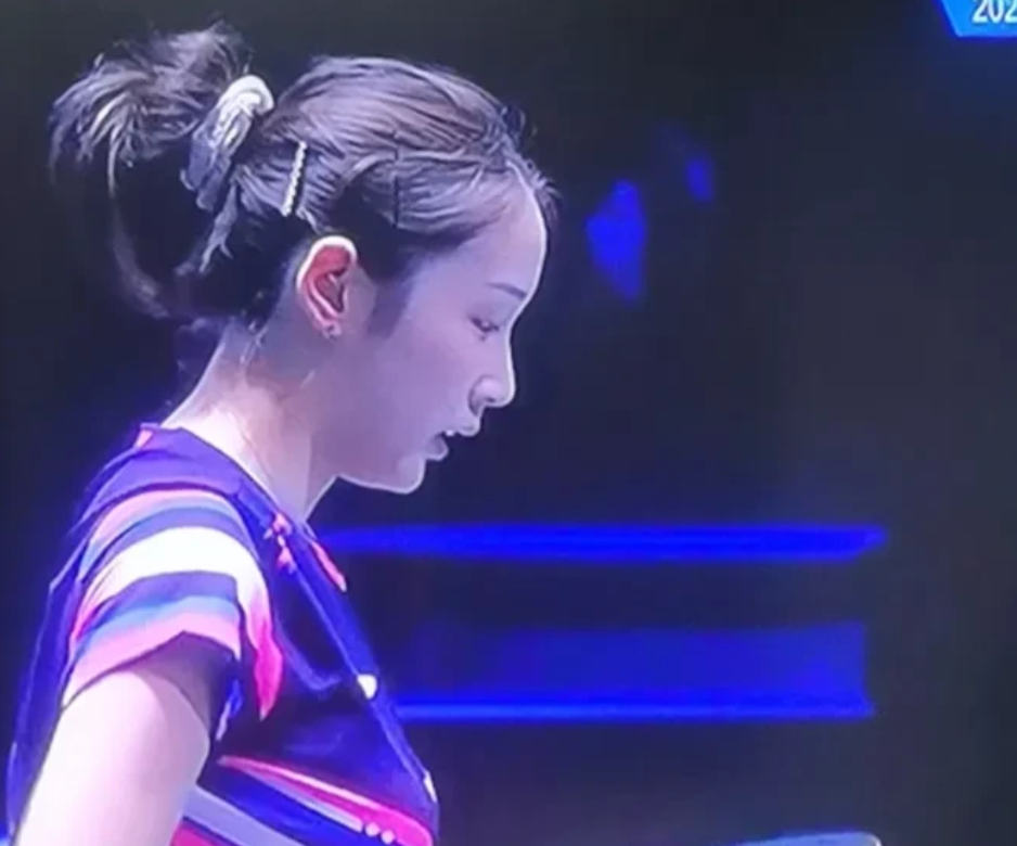 今天桥本帆乃香成了一把尺子，立刻测量出钱天一和孙颖莎的差距。同样打桥本帆乃香，