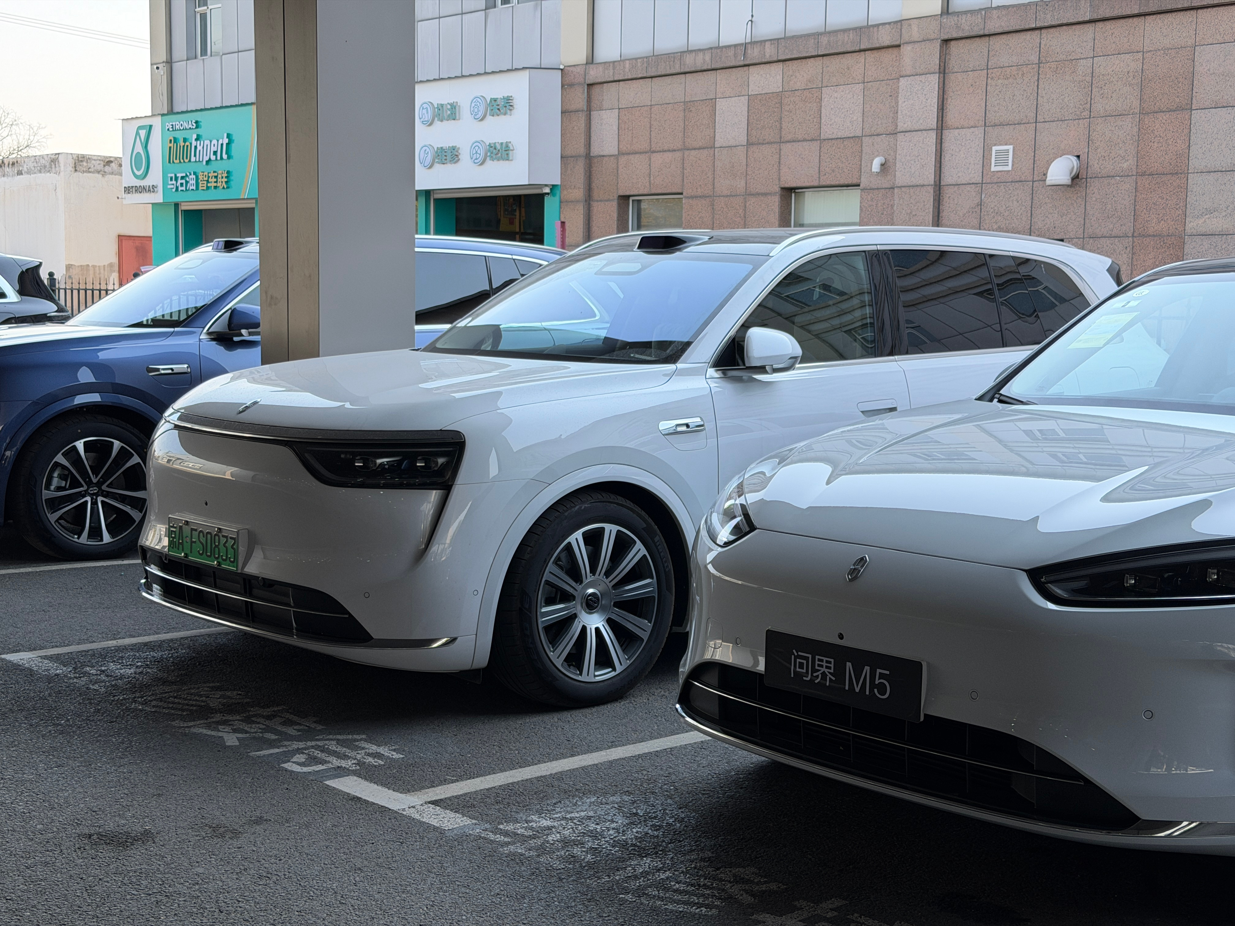 半年真快，来保养我的问界M8顺便回食堂蹭个饭梁家翔的问界M8​​​