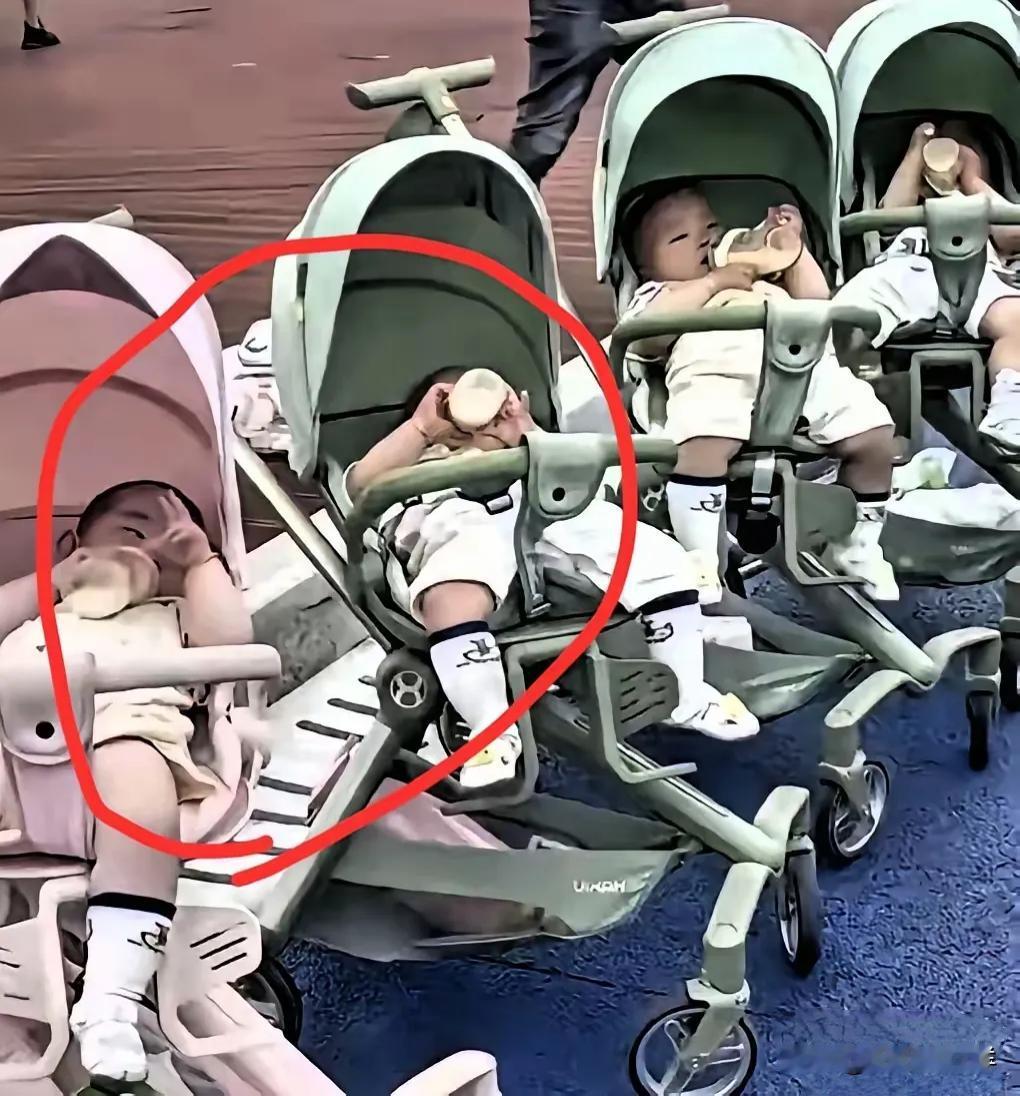 上海一对普通小夫妻产检，医生盯着B超屏数了三遍，没说恭喜，先问：“你们家住几楼？