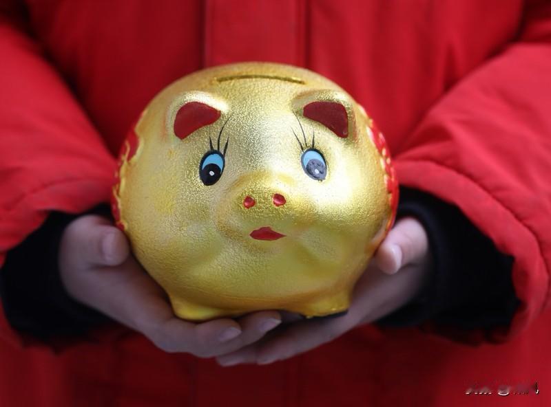 银行还是比较会整活的，压岁钱战略锁定未来的客户。目前已经有多家银行“盯”上了