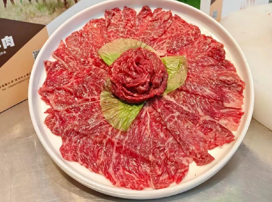 最近几年，去超市或者菜市场买牛肉，价格确实比以前实惠多了。以前动不动就七八十块一