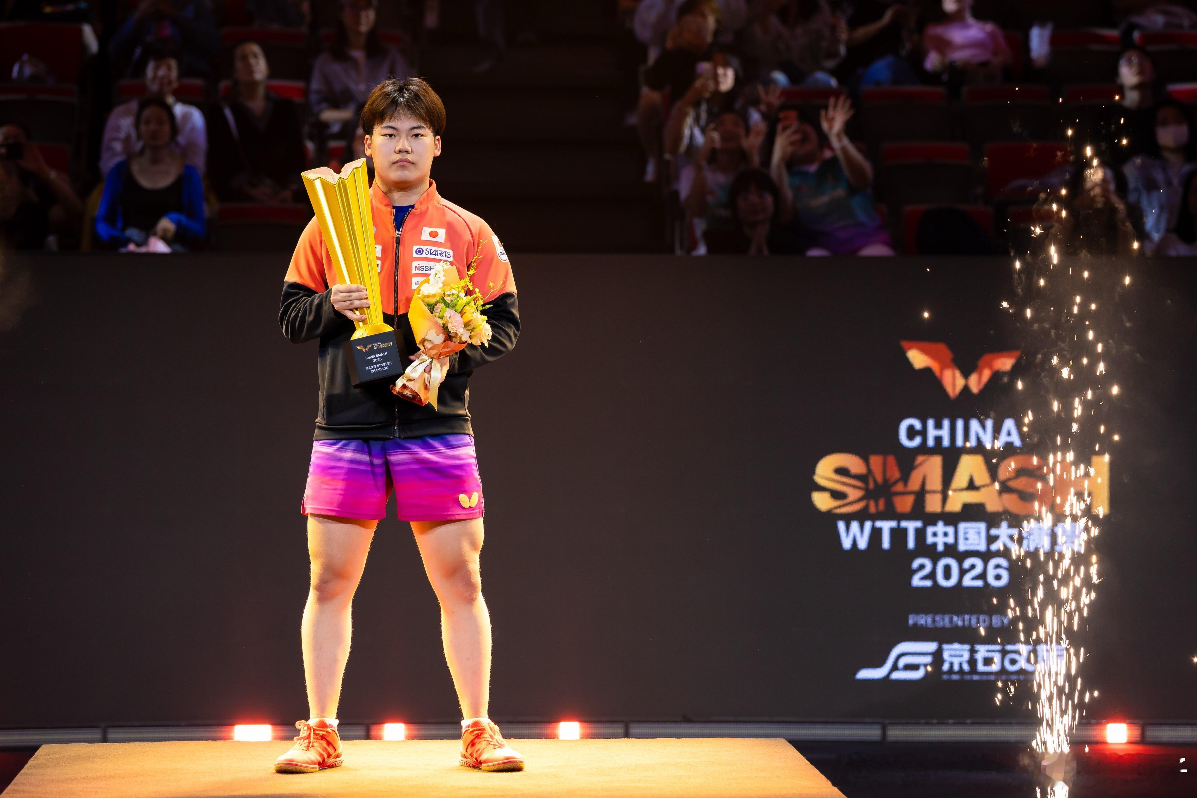 【日媒】闪光灯导致比赛中断→松岛辉空吃到黄牌，解读中国大满贯决赛这一判罚是否合理
