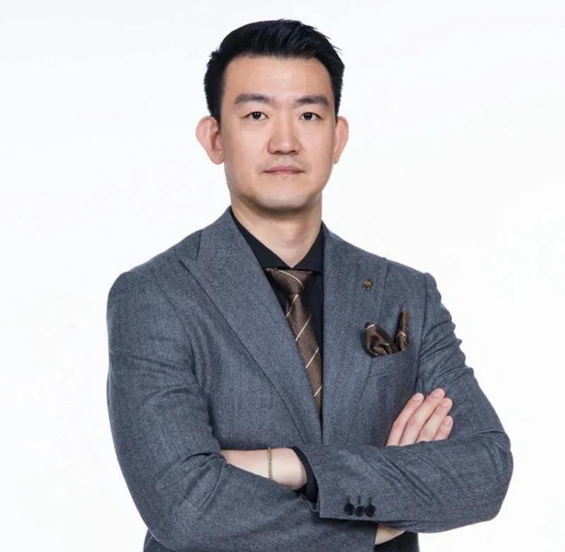 全运会男篮主帅一览1、山东——鞠维松2、广东——杜锋3、四川——王博4、
