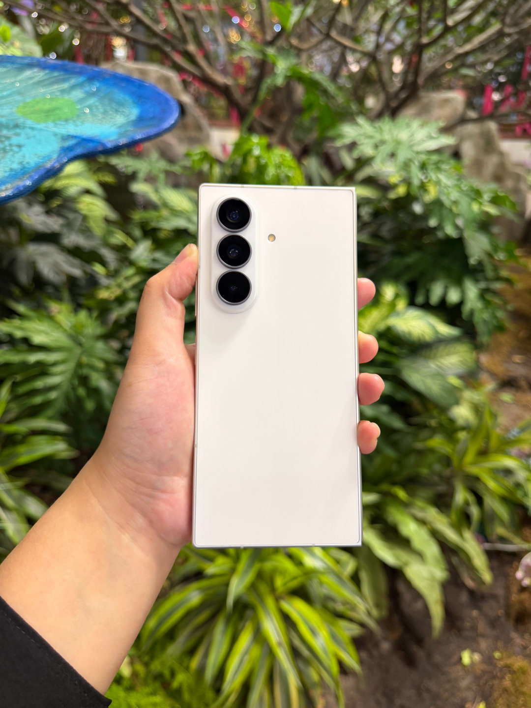 本来还在纠结要不要入手iPhone18，刷到一堆首批翻车分享直接劝退，最后选择三星Fold8Ultr