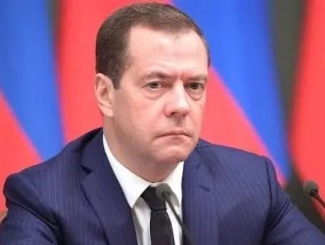 中东地区的王爷们要彻底破防了，因为梅德韦杰夫一针见血说出了美军基地的实质。3月7