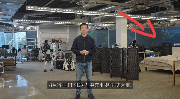 细心的网友发现，贾跃亭现在已经睡在公司了，这是落魄到交不起房租？还是为了梦想拼老命？曾经的乐视是多么