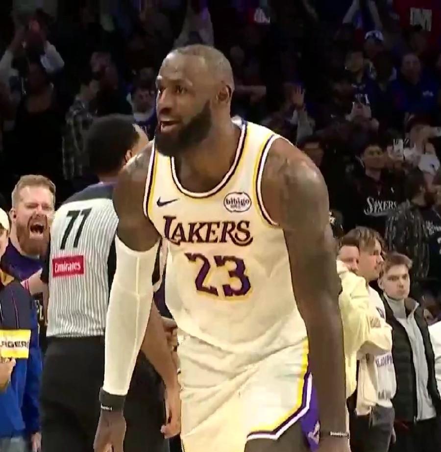 同样都是打前锋位置！！！詹姆斯与保罗乔治本赛季目前数据对比！！！詹姆斯：52