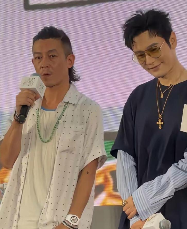 黄晓明48岁了。身材挺拔，发型利落，皮肤紧致，自律写在脸上。陈冠希45岁。纯素