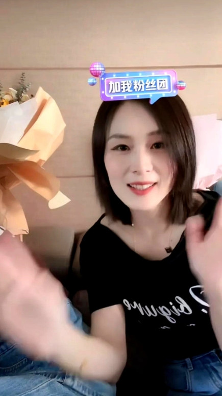 终于知道了为啥瑾汐爸爸妈妈说要过去看望瑾汐福建的爸爸妈妈了因为瑾汐在采访的时
